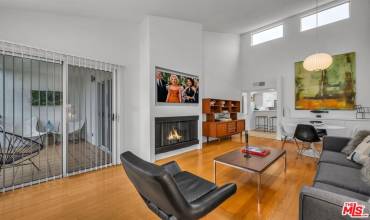 943 12th Street 7, Santa Monica, California 90403, 1 Bedroom Bedrooms, ,1 BathroomBathrooms,Residential,Buy,943 12th Street 7,24433703