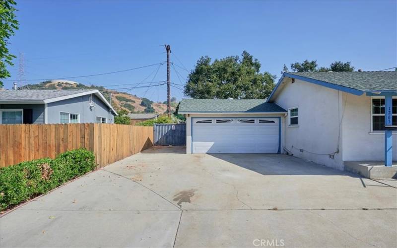 Large driveway allowing multiple parking spots