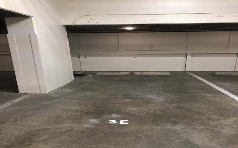 Parking Lot/Garage