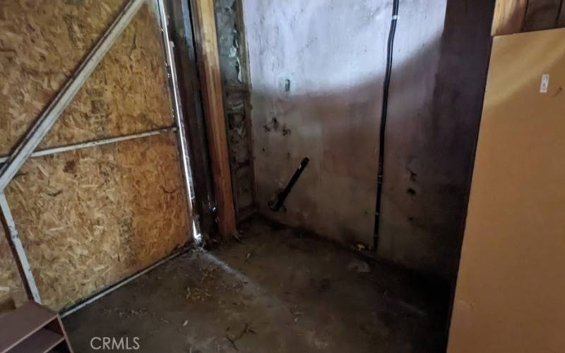 Laundry area in Garage