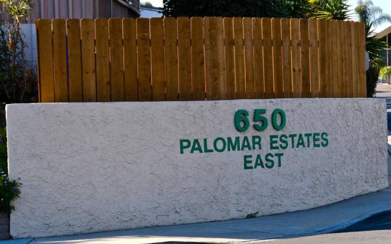 Entrance to Palomar Est