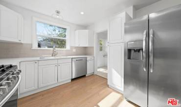 11347 CASHMERE Street, Los Angeles, California 90049, 2 Bedrooms Bedrooms, ,1 BathroomBathrooms,Residential Lease,Rent,11347 CASHMERE Street,24434013