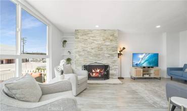 2728 Hermosa Avenue, Hermosa Beach, California 90254, 2 Bedrooms Bedrooms, ,1 BathroomBathrooms,Residential Lease,Rent,2728 Hermosa Avenue,SB24180804