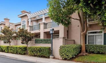 7215 Calabria Ct 74, San Diego, California 92122, 2 Bedrooms Bedrooms, ,2 BathroomsBathrooms,Residential,Buy,7215 Calabria Ct 74,240020729SD