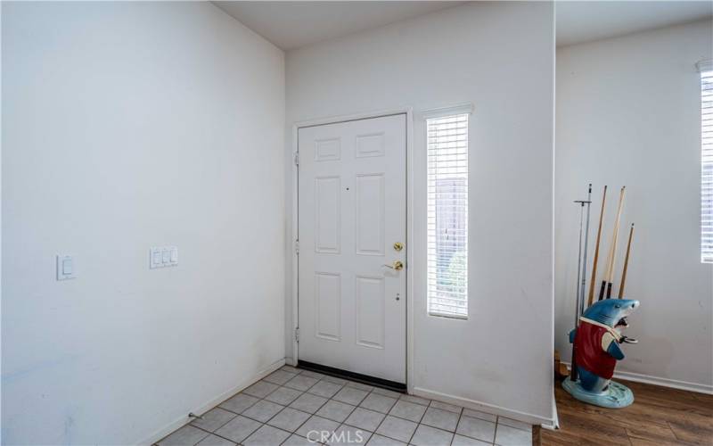 Inside front door, tiled entry leads to the wood laminate flooring.