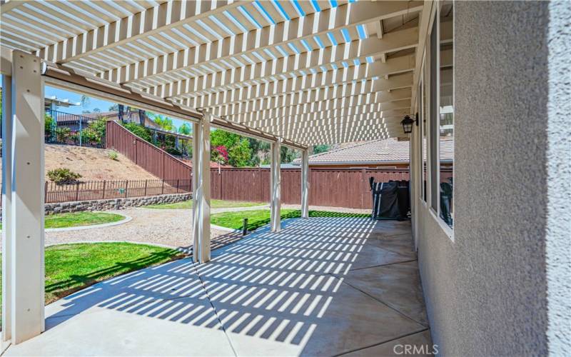 Back yard alumawood patio has pull down shades for privacy, and to block the sun.