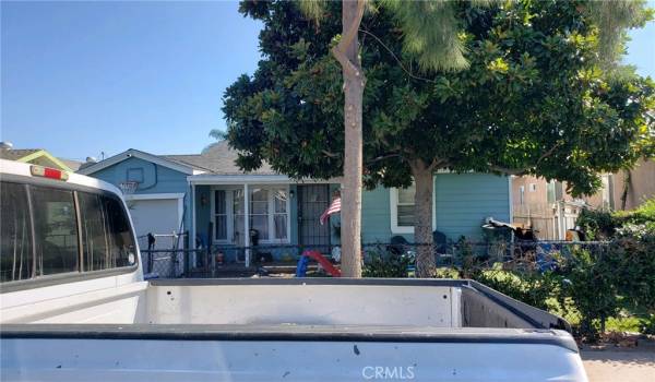 Fenced front yard and nice porch