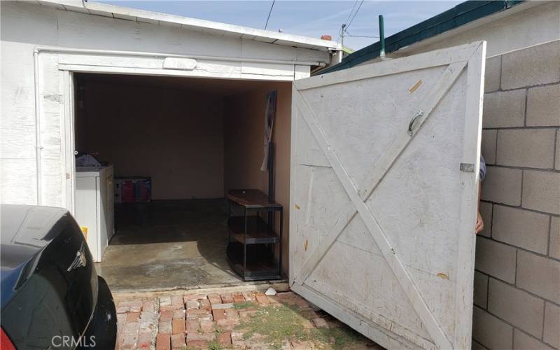 Garage driveway back house