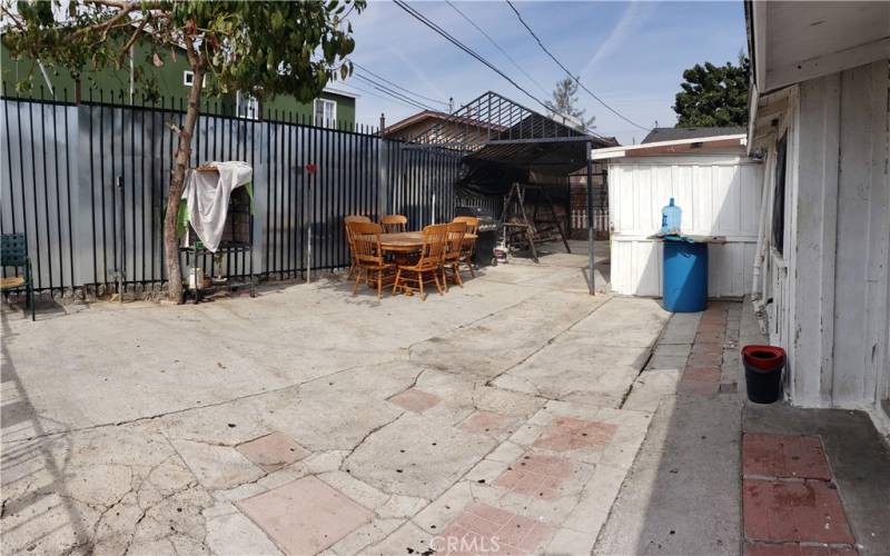 Roomy Backyard Patio back house