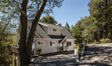 231 Crest Circle, Lake Arrowhead, California 92352, 4 Bedrooms Bedrooms, ,2 BathroomsBathrooms,Residential,Buy,231 Crest Circle,RW24181355