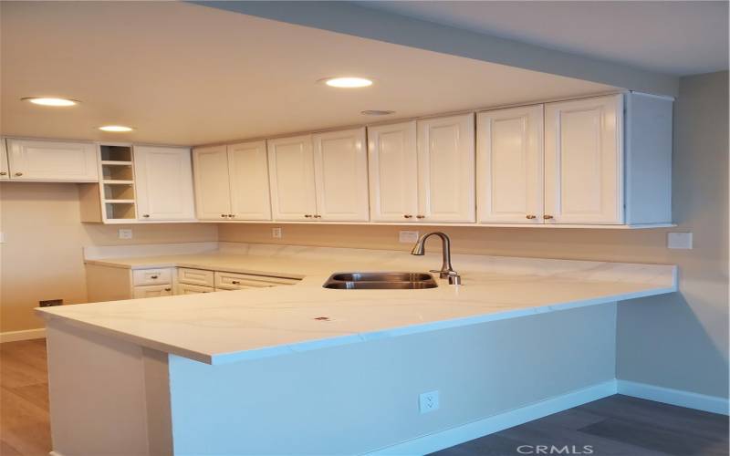 New Beautiful Quartz counter tops, recessed lighting