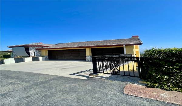 Front gate entrance to unit below.