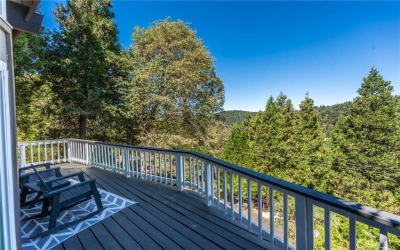 Large deck to enjoy year-round