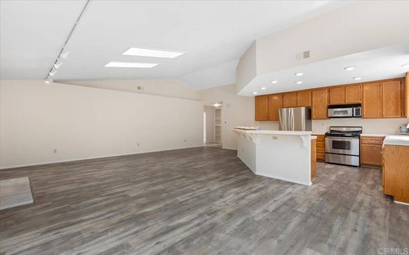 Vaulted Ceilings/Skylights