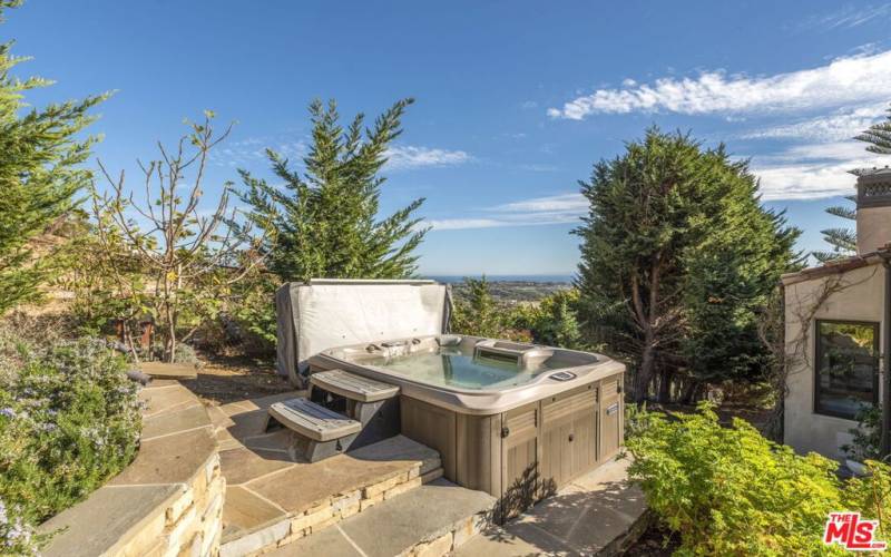 Jacuzzi w/Ocean View