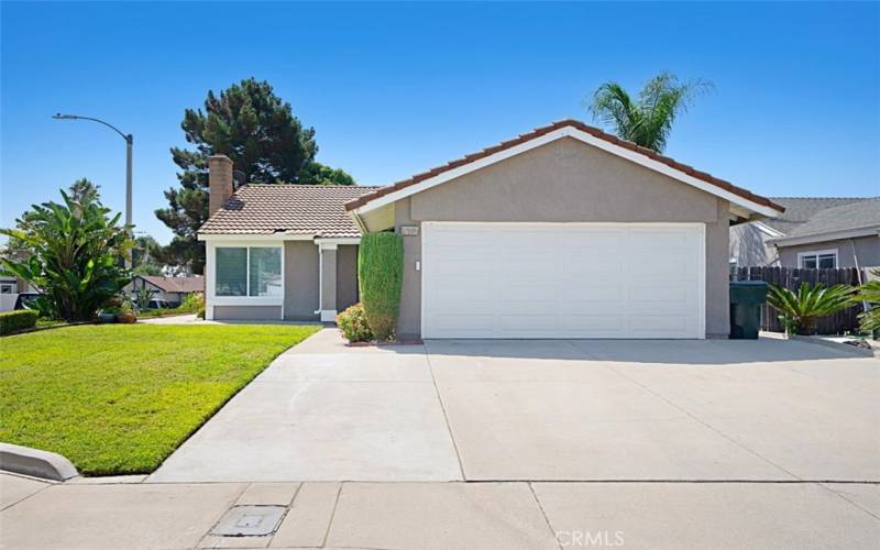 2 Car Garage with Ample parking on the Driveway!