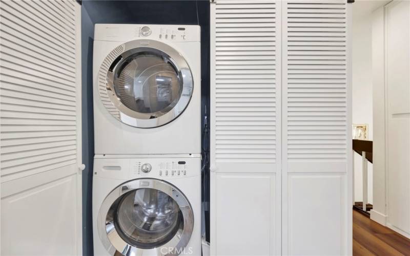 Upper Level Washer and Dryer