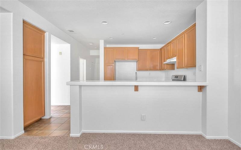 Kitchen With a Counter Bar Area