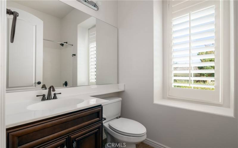 Casita bathroom with tub/shower.