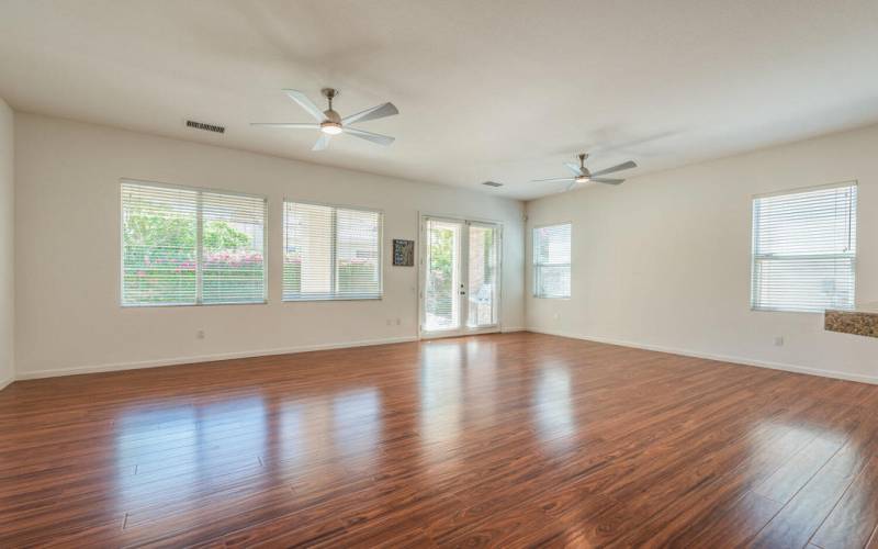 Living Dining Area