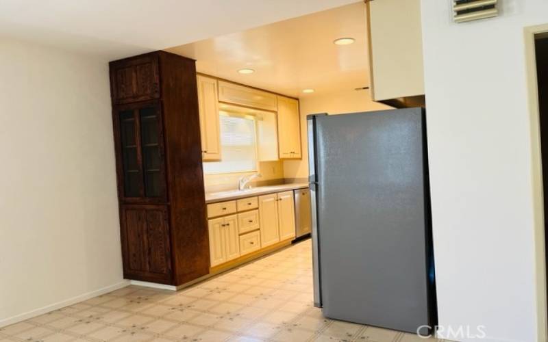 Dining room into kitchen