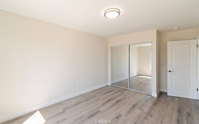 Second Bedroom with Mirrored Wardrobe Doors