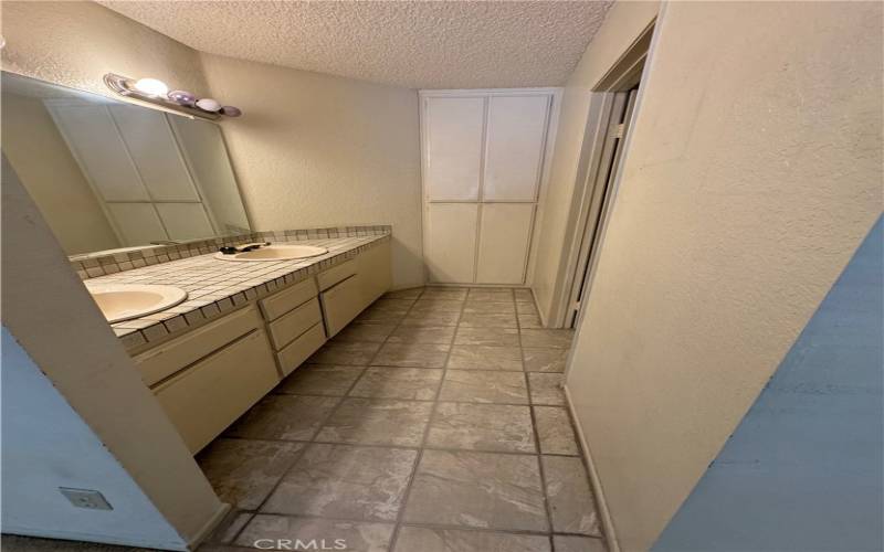 Main bedroom bathroom