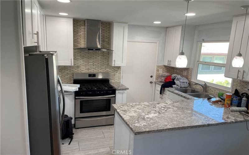 Kitchen with new Appliances quartz counter top