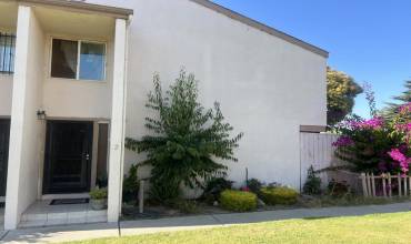 917 Acosta Plaza 2, Salinas, California 93905, 3 Bedrooms Bedrooms, ,1 BathroomBathrooms,Residential,Buy,917 Acosta Plaza 2,ML81978864