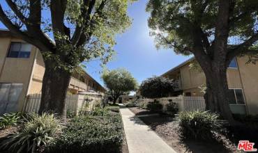 8020 Canby Avenue 6, Reseda, California 91335, 2 Bedrooms Bedrooms, ,2 BathroomsBathrooms,Residential Lease,Rent,8020 Canby Avenue 6,24433889