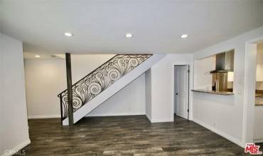 1846 9th Street 3, Santa Monica, California 90404, 2 Bedrooms Bedrooms, ,1 BathroomBathrooms,Residential Lease,Rent,1846 9th Street 3,SW24181629