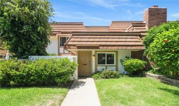 10030 Larwin Avenue 4, Chatsworth, California 91311, 3 Bedrooms Bedrooms, ,3 BathroomsBathrooms,Residential Lease,Rent,10030 Larwin Avenue 4,SR24182830