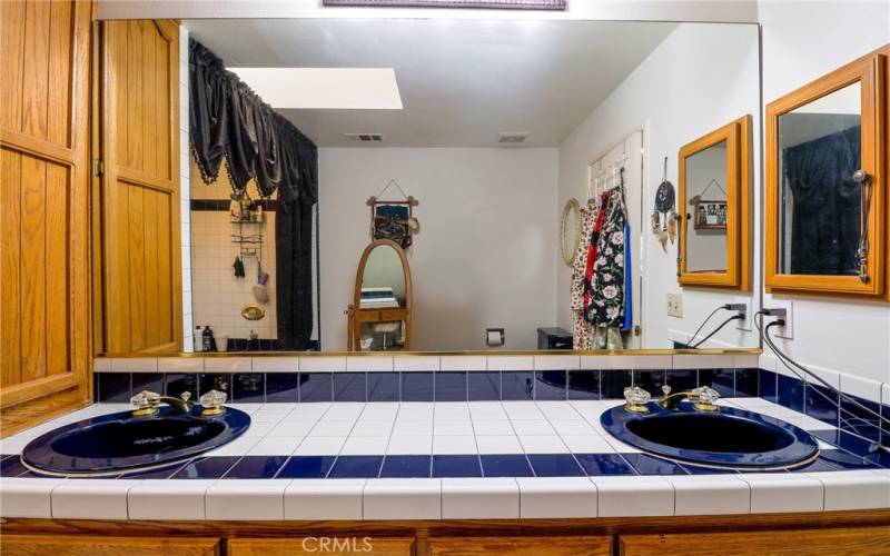 Primary bedroom bathroom.