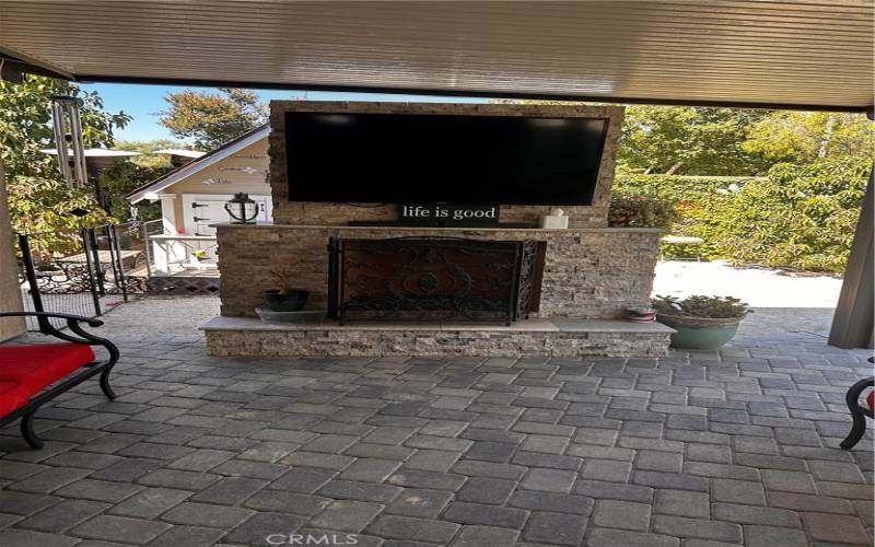 Fire pit / Outside TV