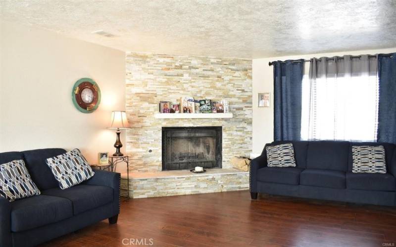 Living Room/Fireplace