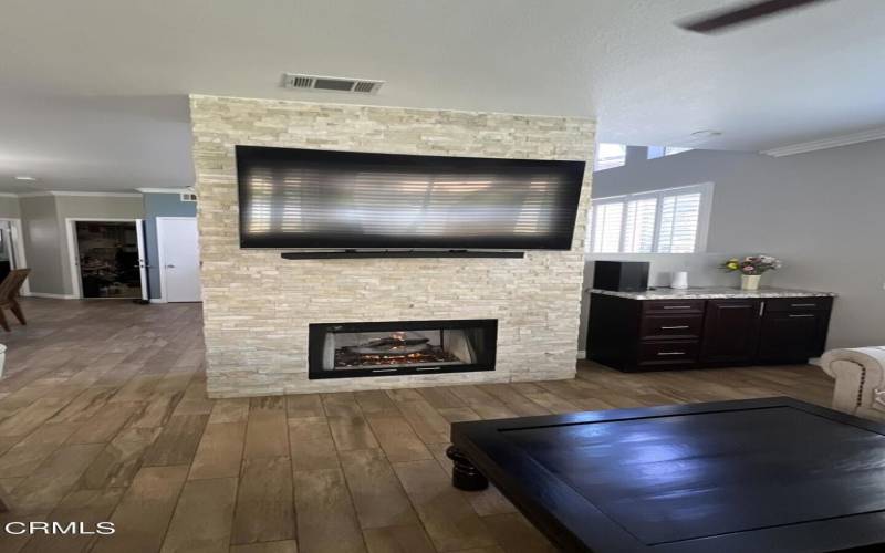 2143 Empresa fireplace 2