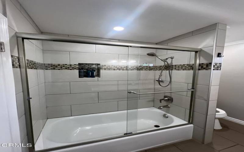 2143 Empresa hall bath