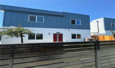 5879 Towne Avenue, Los Angeles, California 90003, 3 Bedrooms Bedrooms, ,2 BathroomsBathrooms,Residential Lease,Rent,5879 Towne Avenue,DW24183977