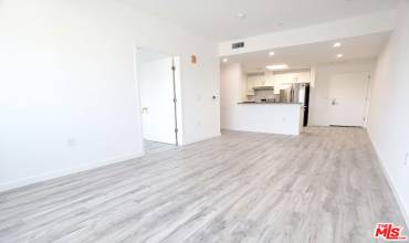 1229 S Kingsley Drive 202, Los Angeles, California 90006, 1 Bedroom Bedrooms, ,1 BathroomBathrooms,Residential Lease,Rent,1229 S Kingsley Drive 202,24435829