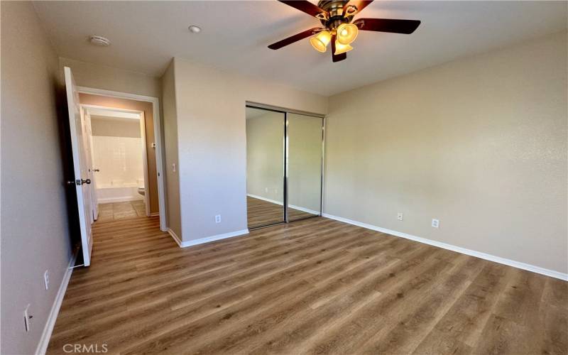 2nd bedroom looking into bathroom