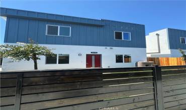 5881 Towne Avenue, Los Angeles, California 90003, 3 Bedrooms Bedrooms, ,2 BathroomsBathrooms,Residential Lease,Rent,5881 Towne Avenue,DW24184028