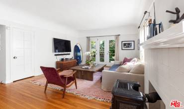 946 9th Street E, Santa Monica, California 90403, 1 Bedroom Bedrooms, ,1 BathroomBathrooms,Residential,Buy,946 9th Street E,24435871