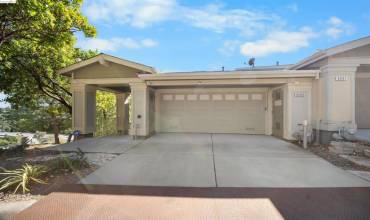 6403 Blue Rock Ct, Oakland, California 94605, 3 Bedrooms Bedrooms, ,3 BathroomsBathrooms,Residential,Buy,6403 Blue Rock Ct,41072037