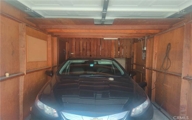 1 CAR GARAGE