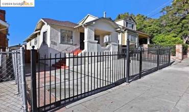 1993 38Th Ave, Oakland, California 94601, 5 Bedrooms Bedrooms, ,3 BathroomsBathrooms,Residential Income,Buy,1993 38Th Ave,41072047