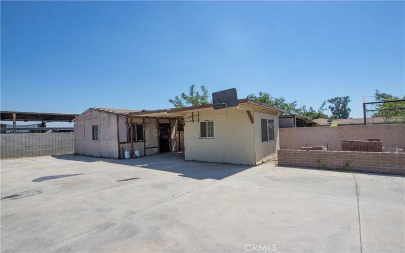 The workshop and shed are at the end of the property.