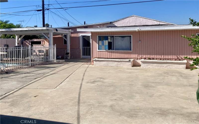 large concrete backyard.possible RV parking