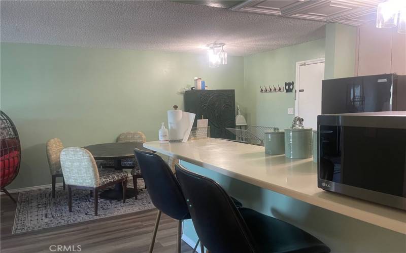 Kitchen with breakfast bar