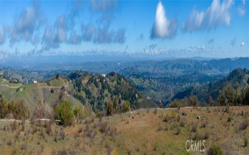 Located minutes from downtown Atascadero and less than 15 minutes from Morro Bay, the property's central location makes it easy to get around the Central Coast.