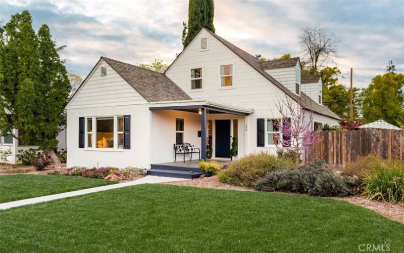 Front view of home with nice curb appeal.